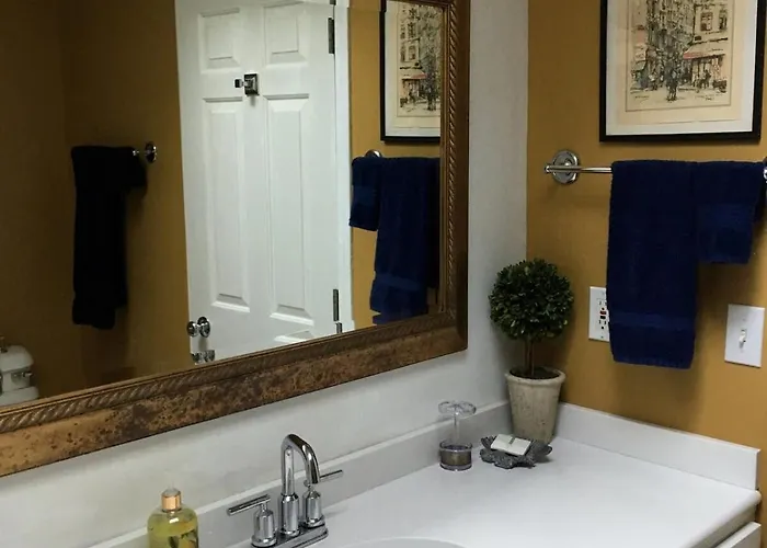 Charming Vacation In A Mississippi Valley In Elizabeth, Illinois Elizabeth