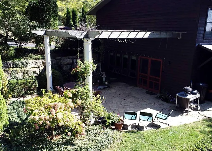 Charming Vacation In A Mississippi Valley In Elizabeth, Illinois Elizabeth